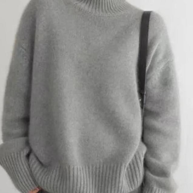 Vienna Oversized Cashmere Turtleneck Sweater