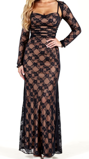 Square-Neck Lace Gown – Sculpted Elegance