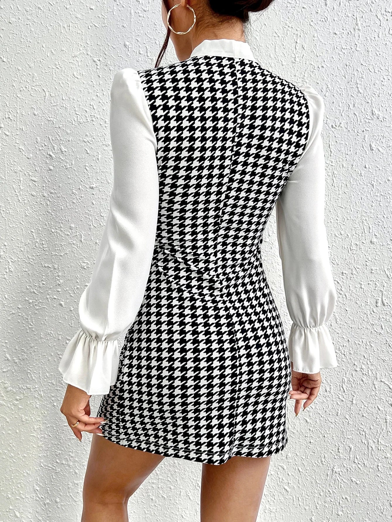 Houndstooth Contrast Dress with Long Sleeves and Bow Tie